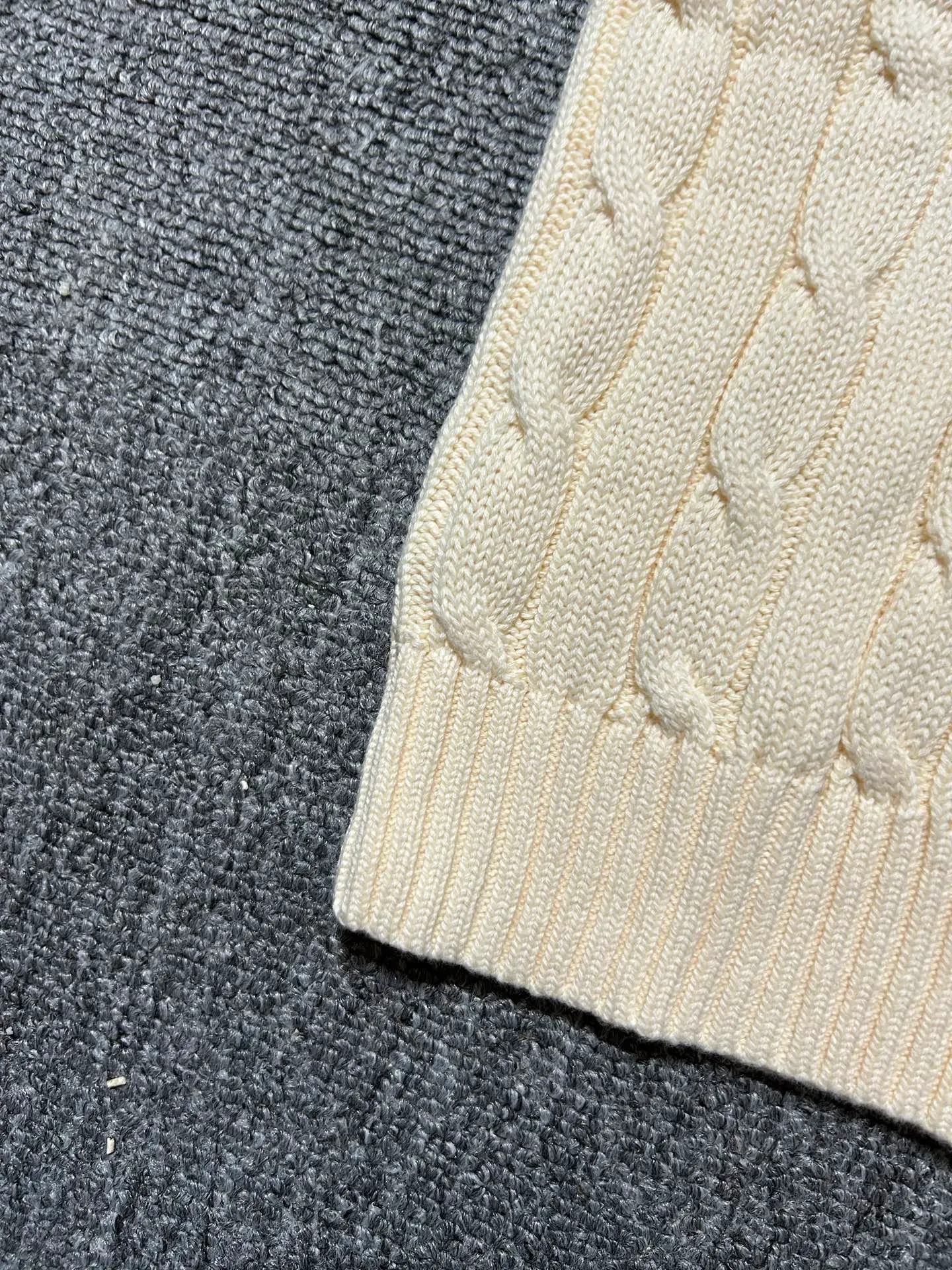 P160 Polo Ralph Lauren SS23 solid color logo embroidered sweater, official website logo on the collar. Scan the QR code to enter the official website and compare the quality at will. Size: XS-L